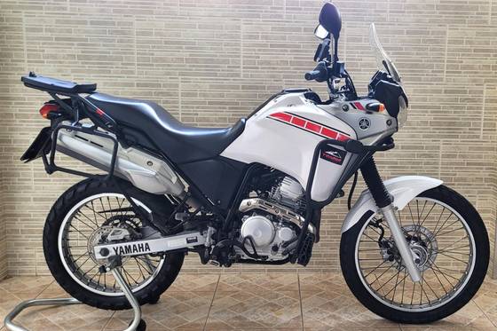 YAMAHA XTZ 250 TÉNÉRÉ YAMAHA XTZ 250 TÉNÉRÉ